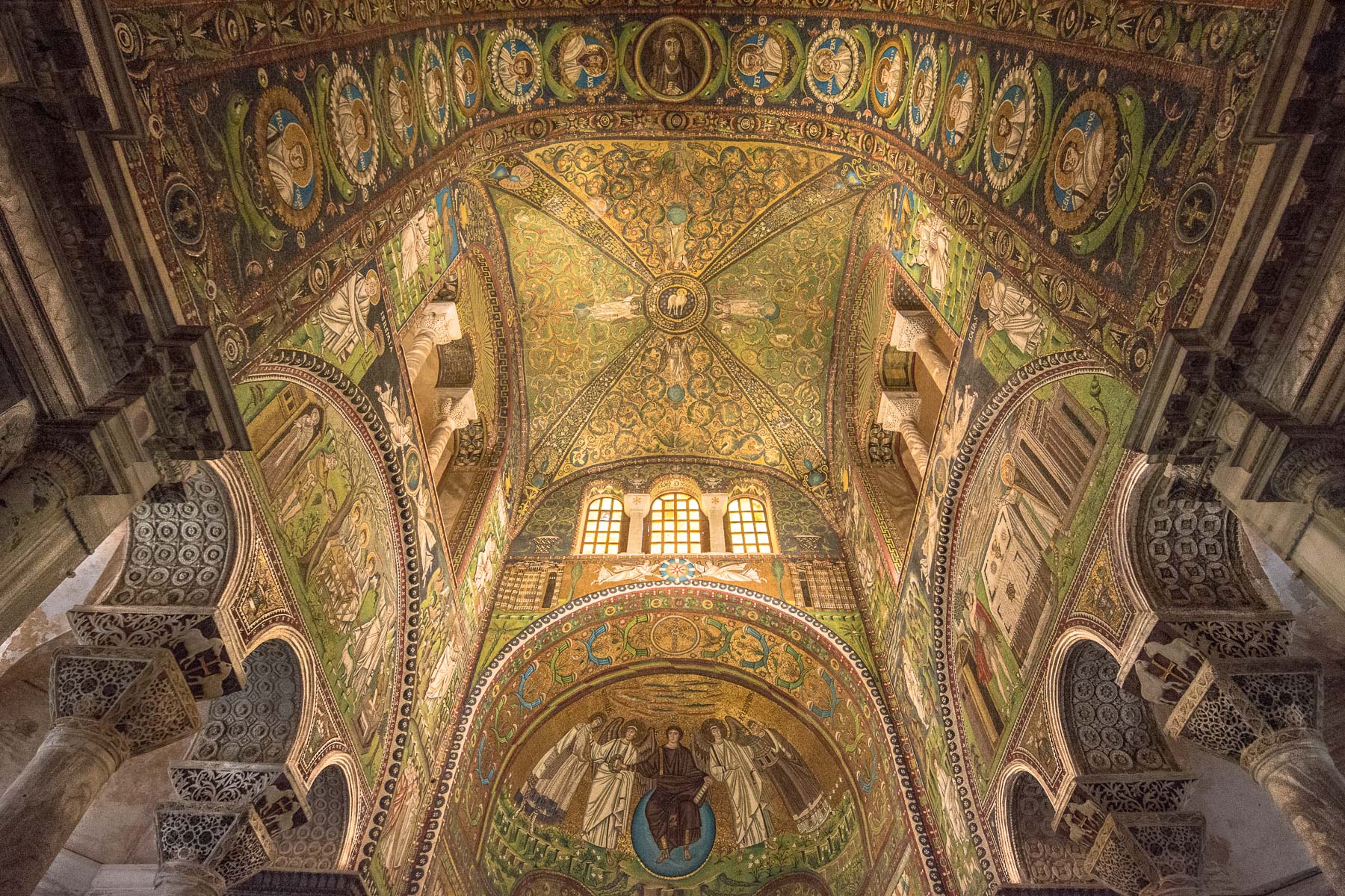 Basilica di San Vitale a Ravenna. I mosaici dell’abside e del presbiterio