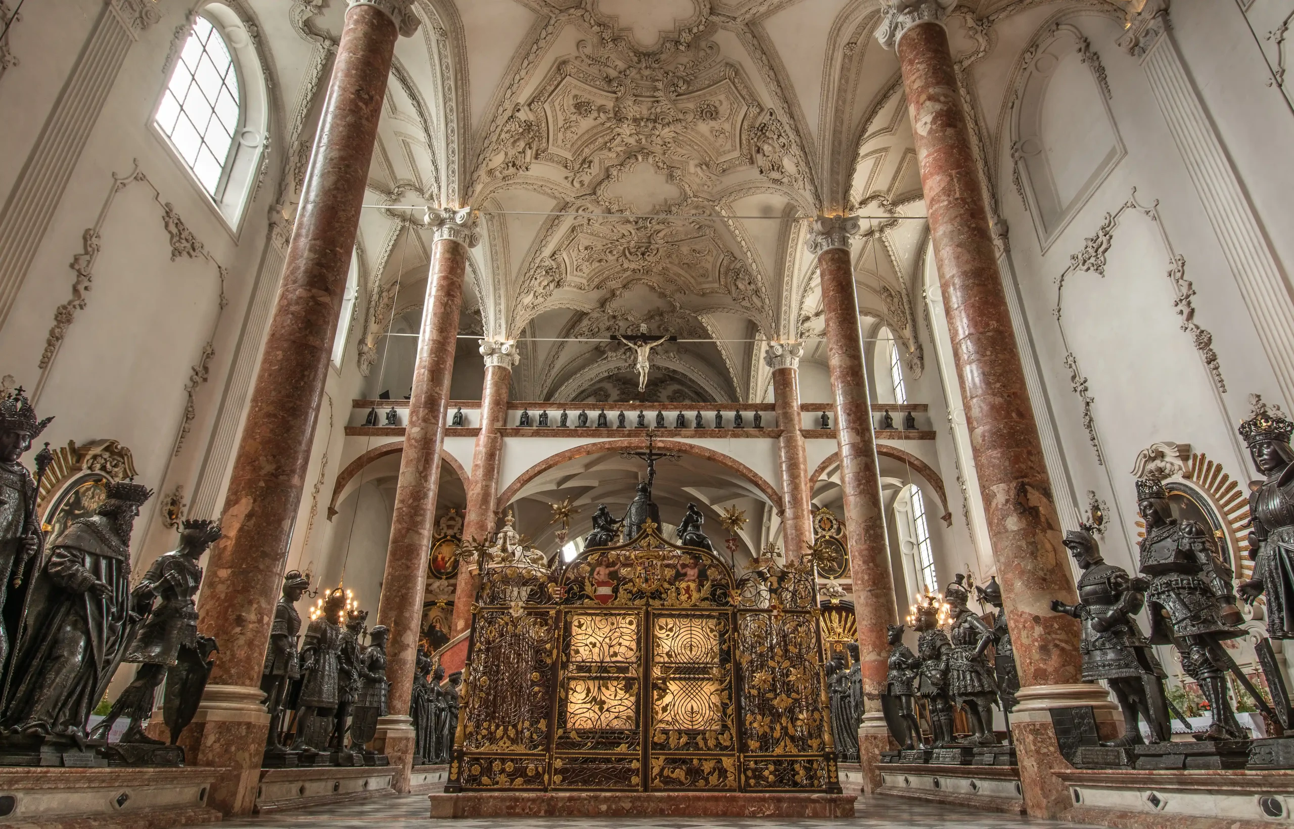 CHIESA DI CORTE E MONUMENTO FUNEBRE DI MASSIMILIANO I. Innsbruck