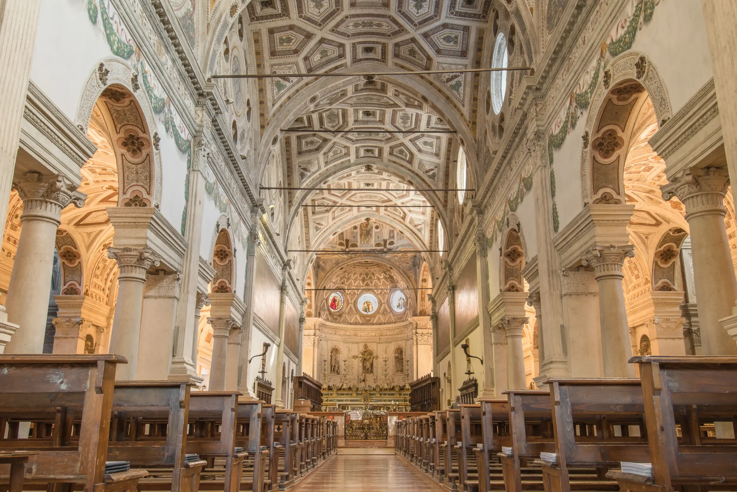 L’interno della Chiesa abbaziale di San Benedetto in Polirone