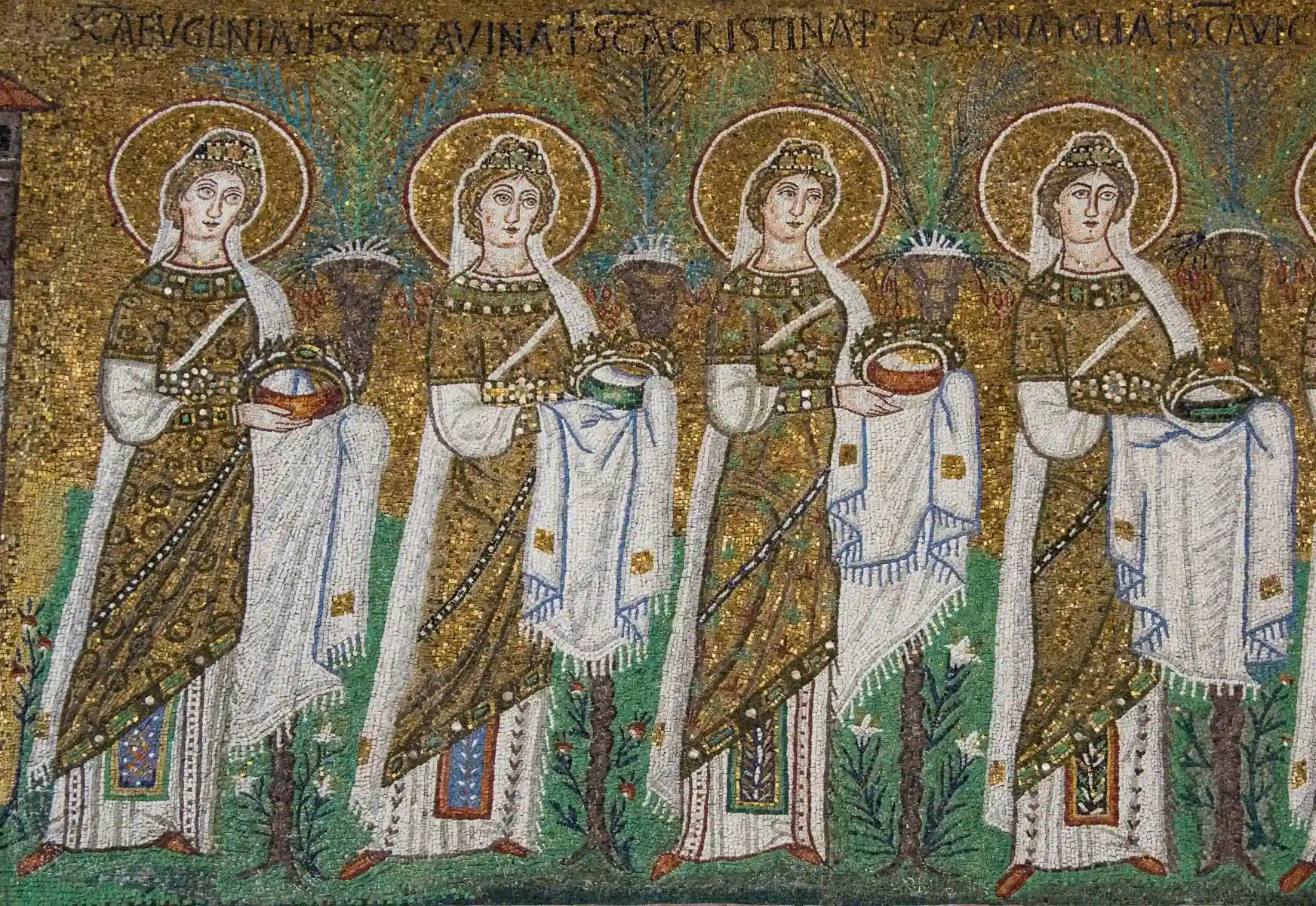 Mosaici della parete nord con corteo di vergini. Basilica di S. Apollinare Nuovo, Ravenna