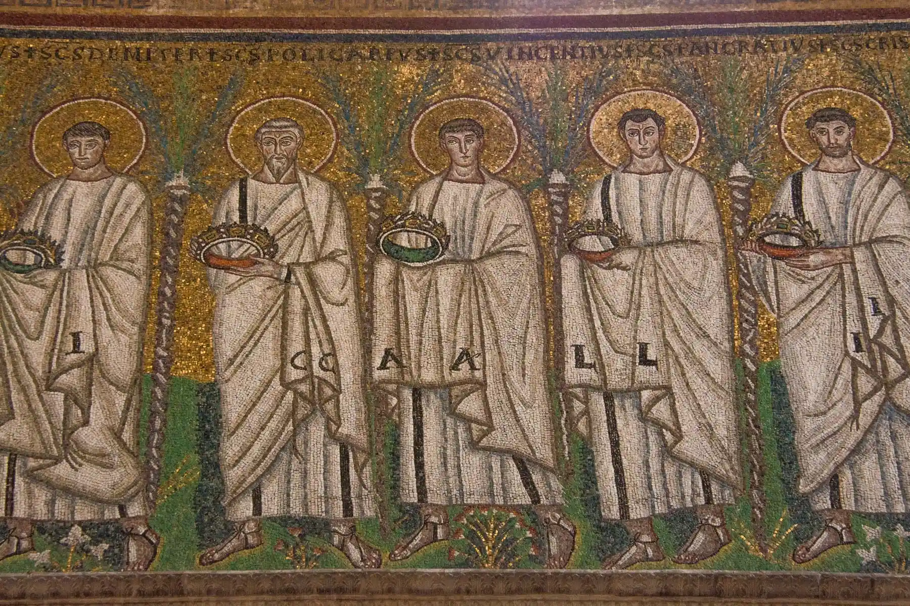 Mosaici della parete sud con corteo di martiri. Basilica di S. Apollinare Nuovo, Ravenna