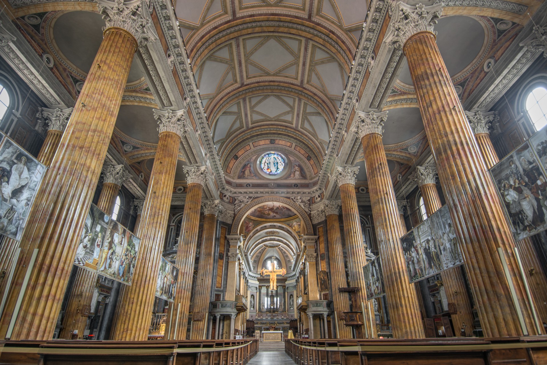 Interno del Duomo di Novara