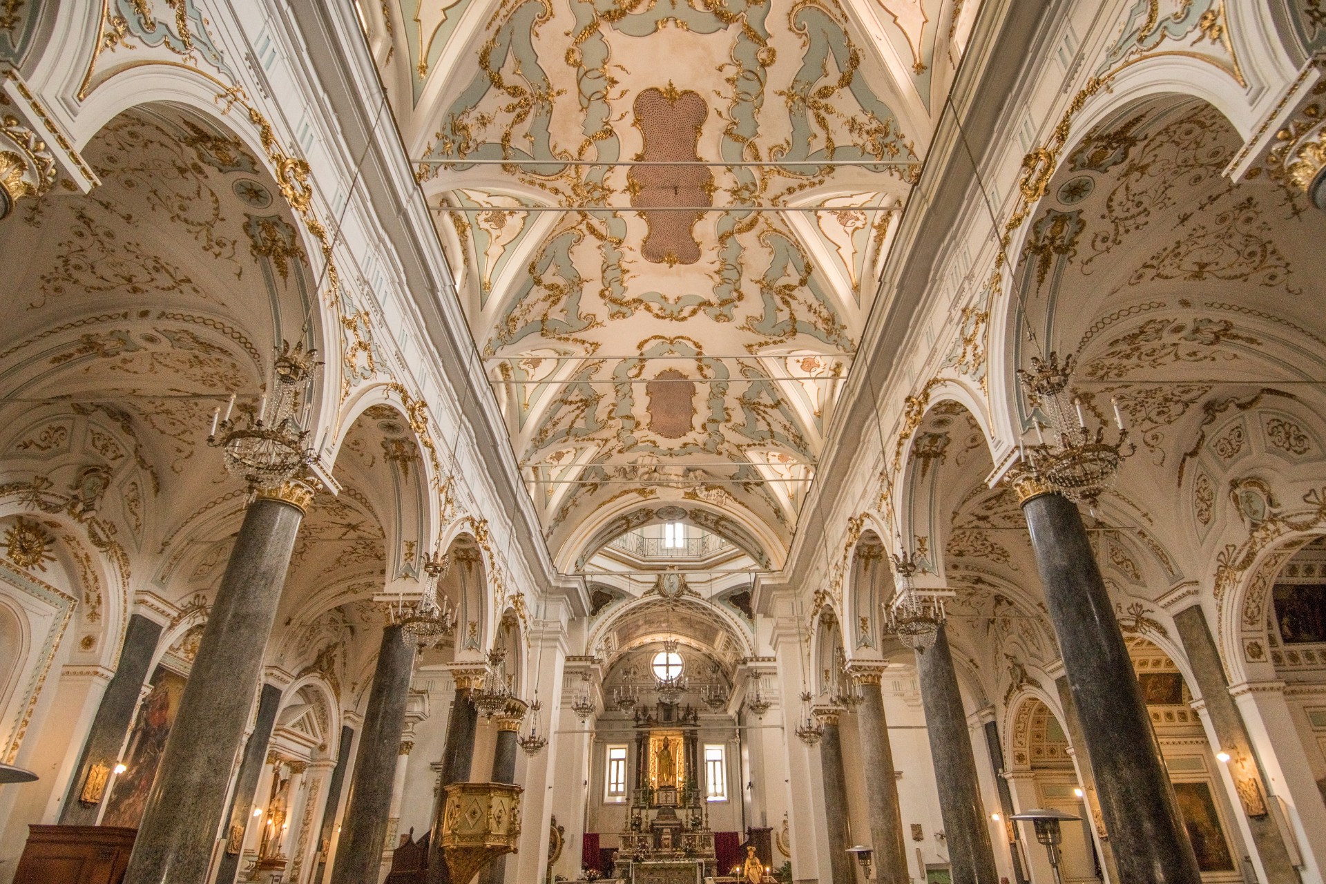 L’interno della Chiesa Madre di Gangi