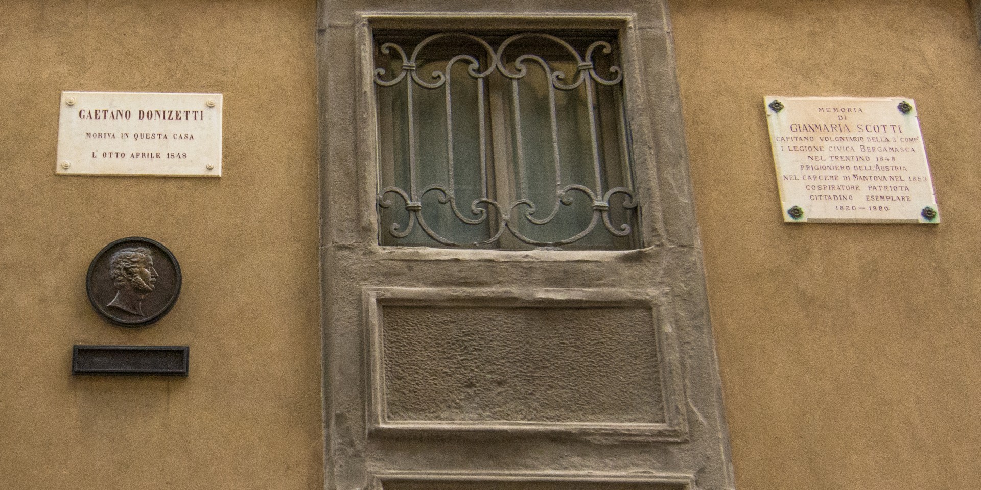 Casa dove morì il musicista Gaetano Donizetti, Palazzo Scotti, Via G. Donizetti