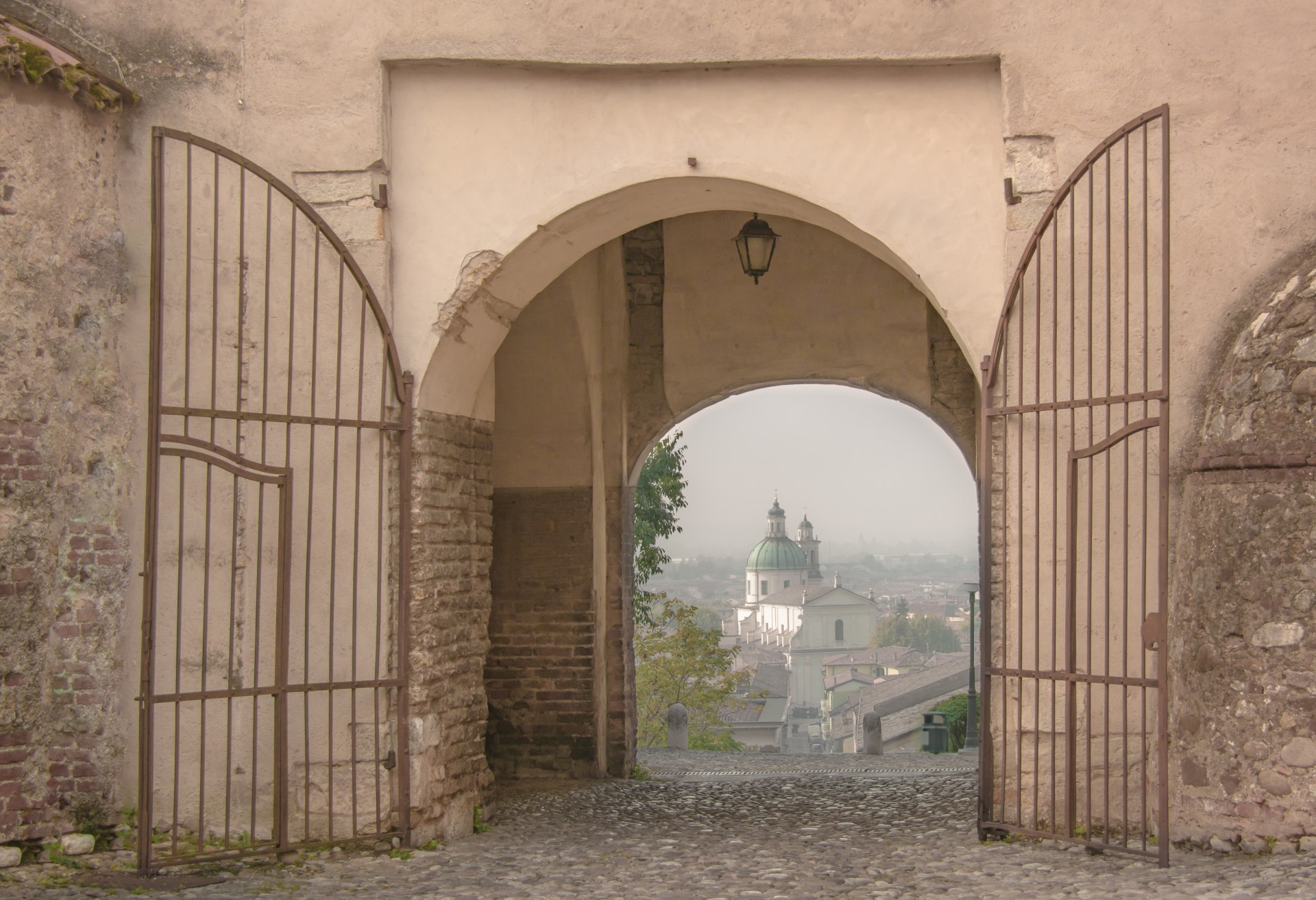La Basilica di San Luigi vista dalla Torre dell’orologio, Castiglione delle Stiviere