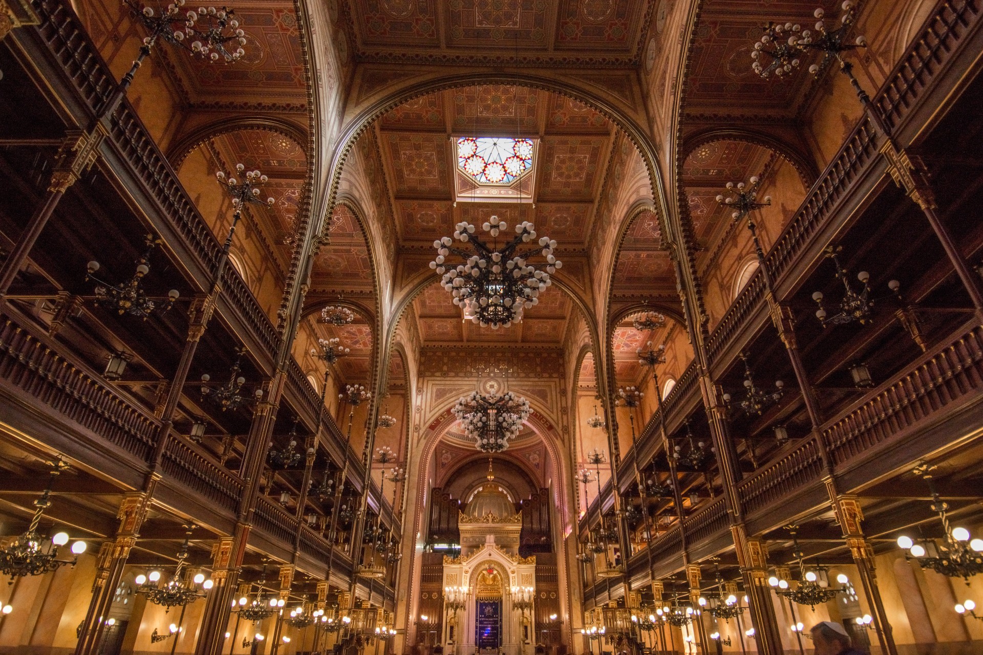 Gli interni in stile bizantino-moresco della Grande Sinagoga, Budapest