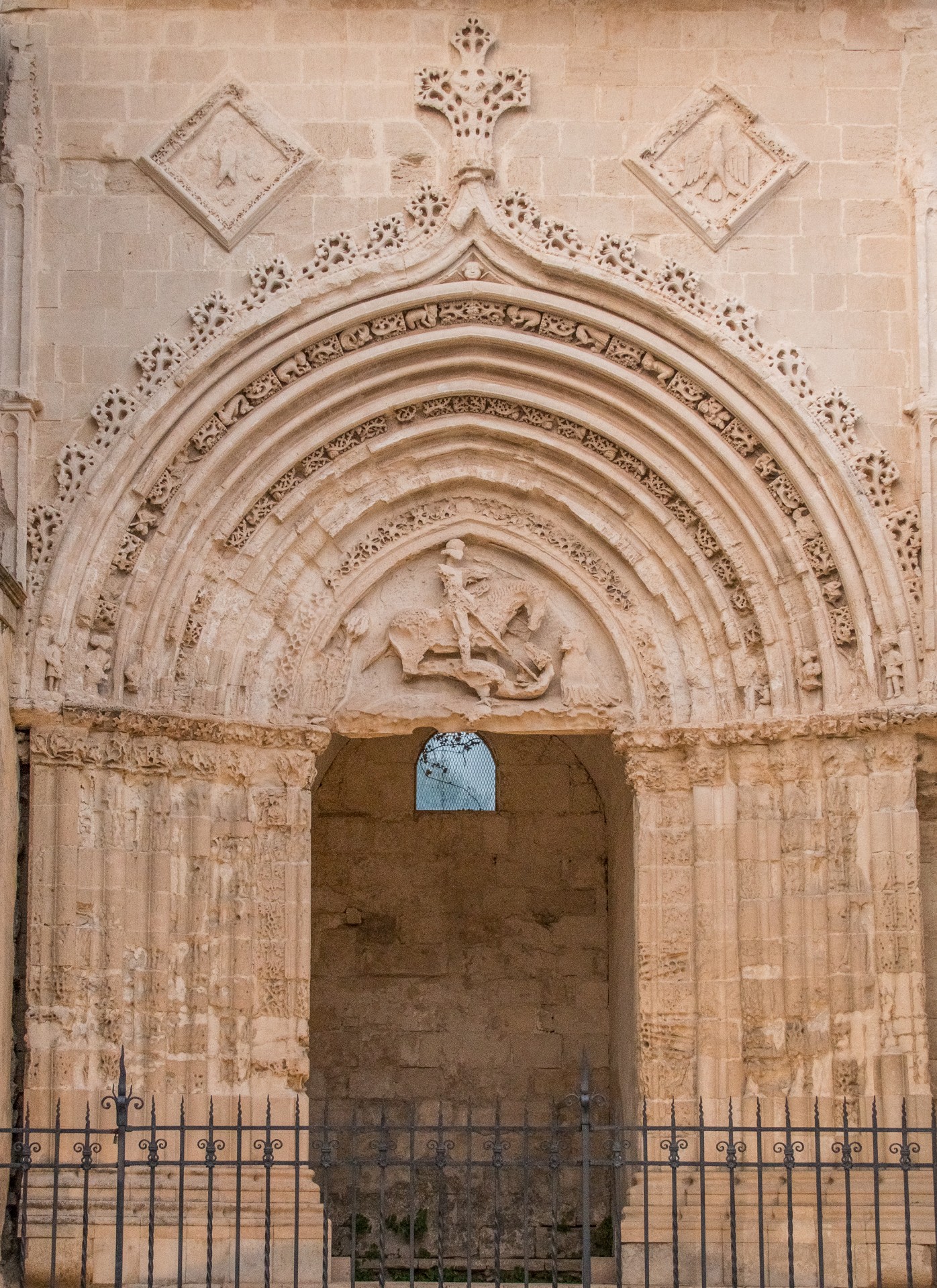 Antico portale di San Giorgio (XV sec.) in stile gotico catalano, Ragusa Ibla