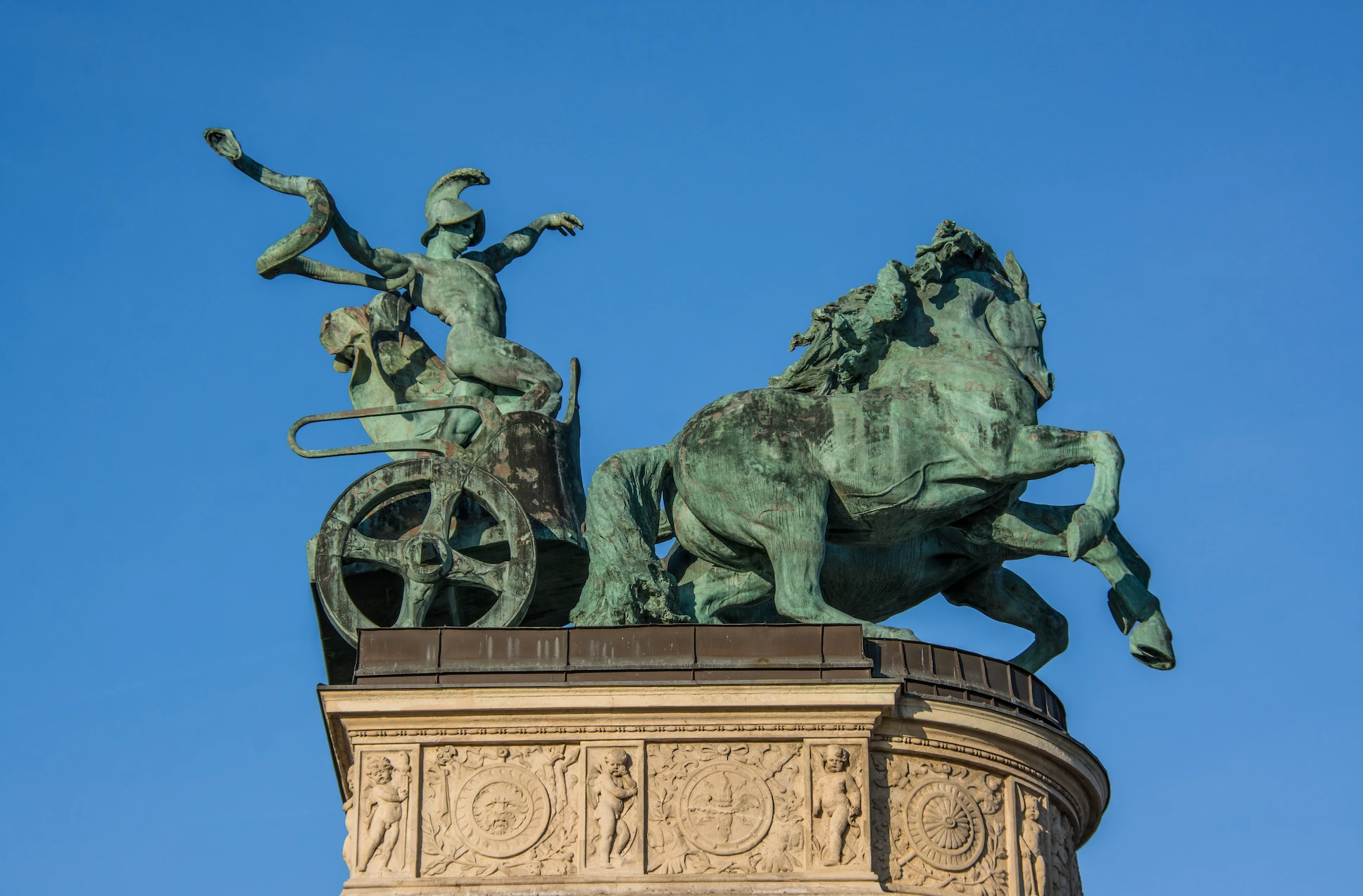 Il dio della guerra Rydwan, Monumento al Millennio, Piazza degli Eroi, Budapest