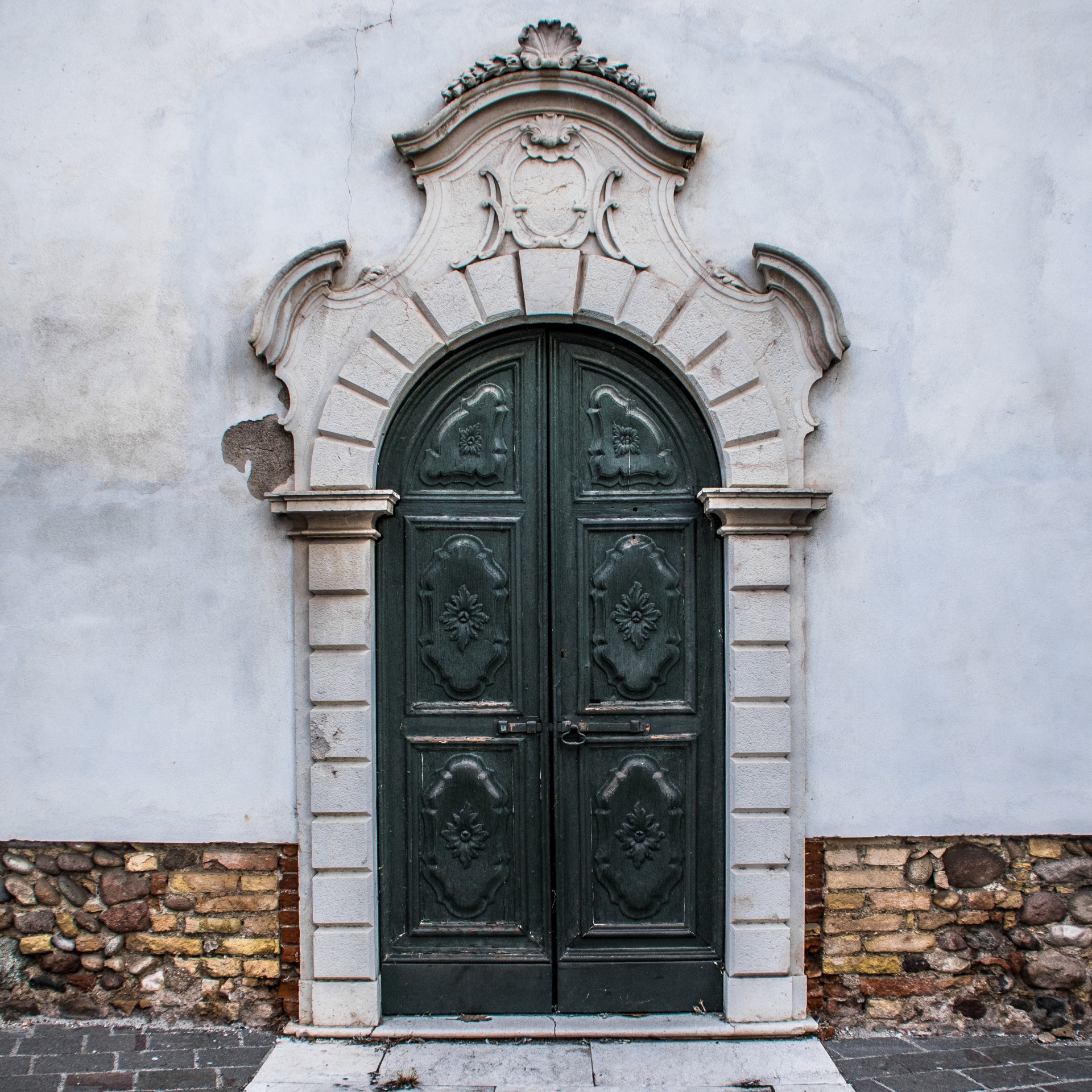 Un portone di Medole-