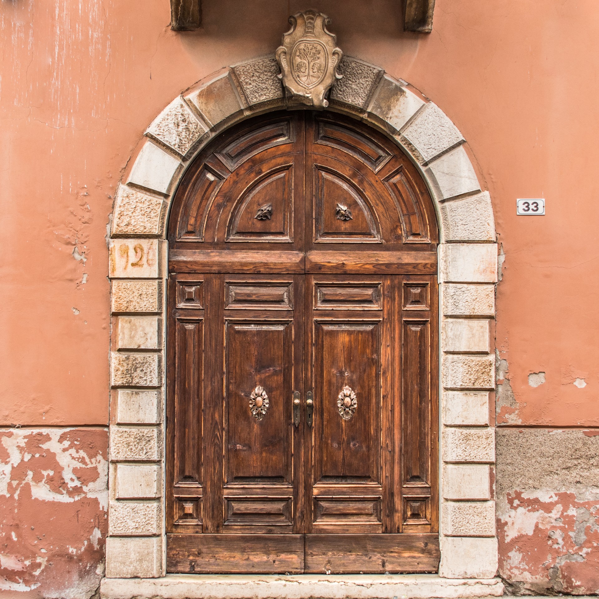 Un portone di Medole
