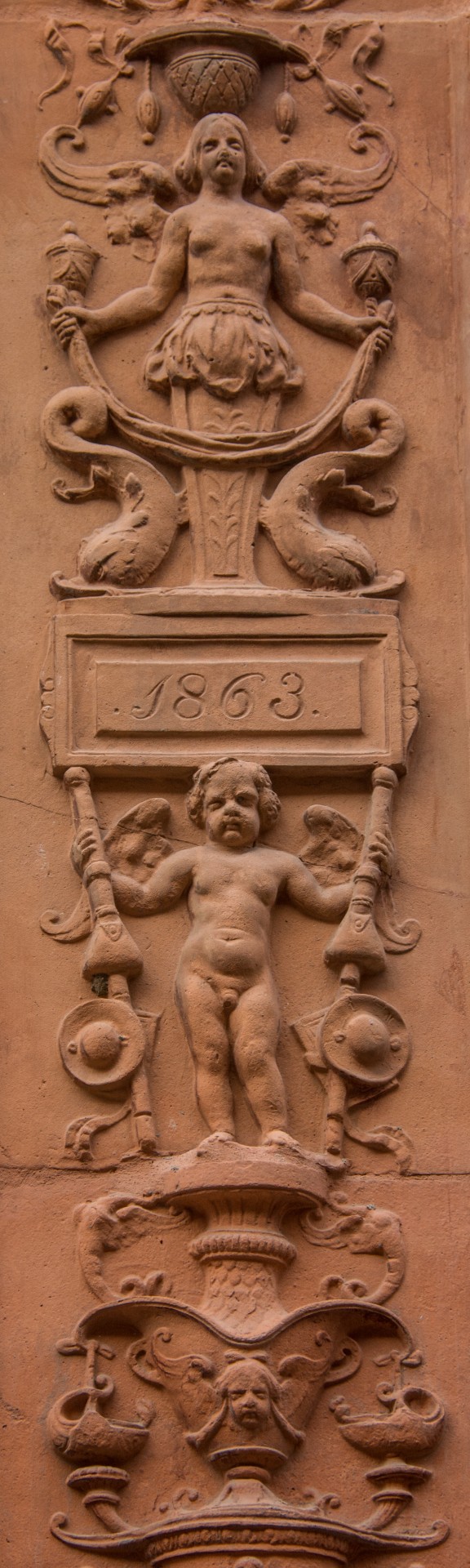 Bassorilievo su Palazzo Gulinelli, Ferrara