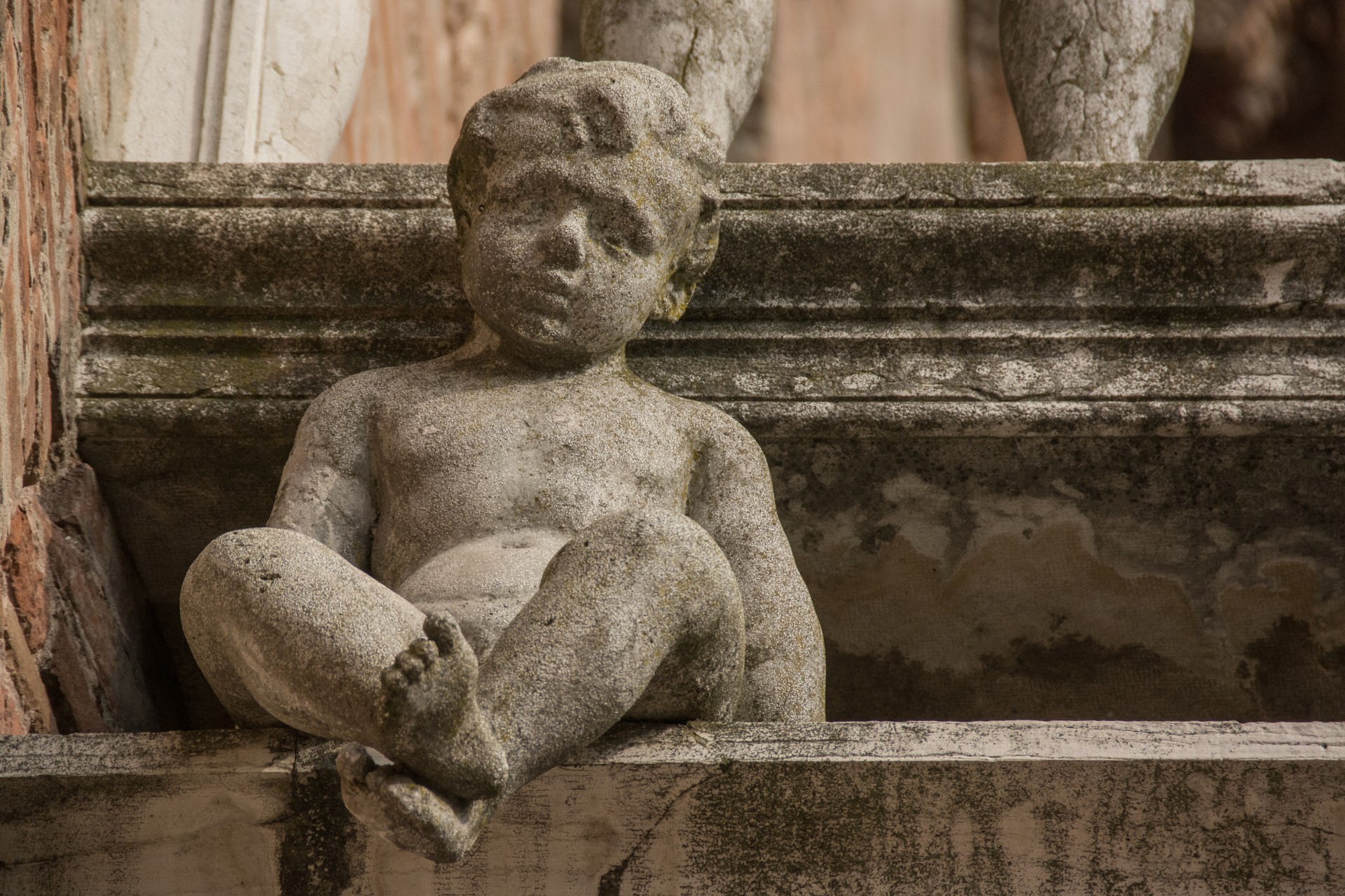 Putto sulla facciata di Palazzo Prosperi, Ferrara