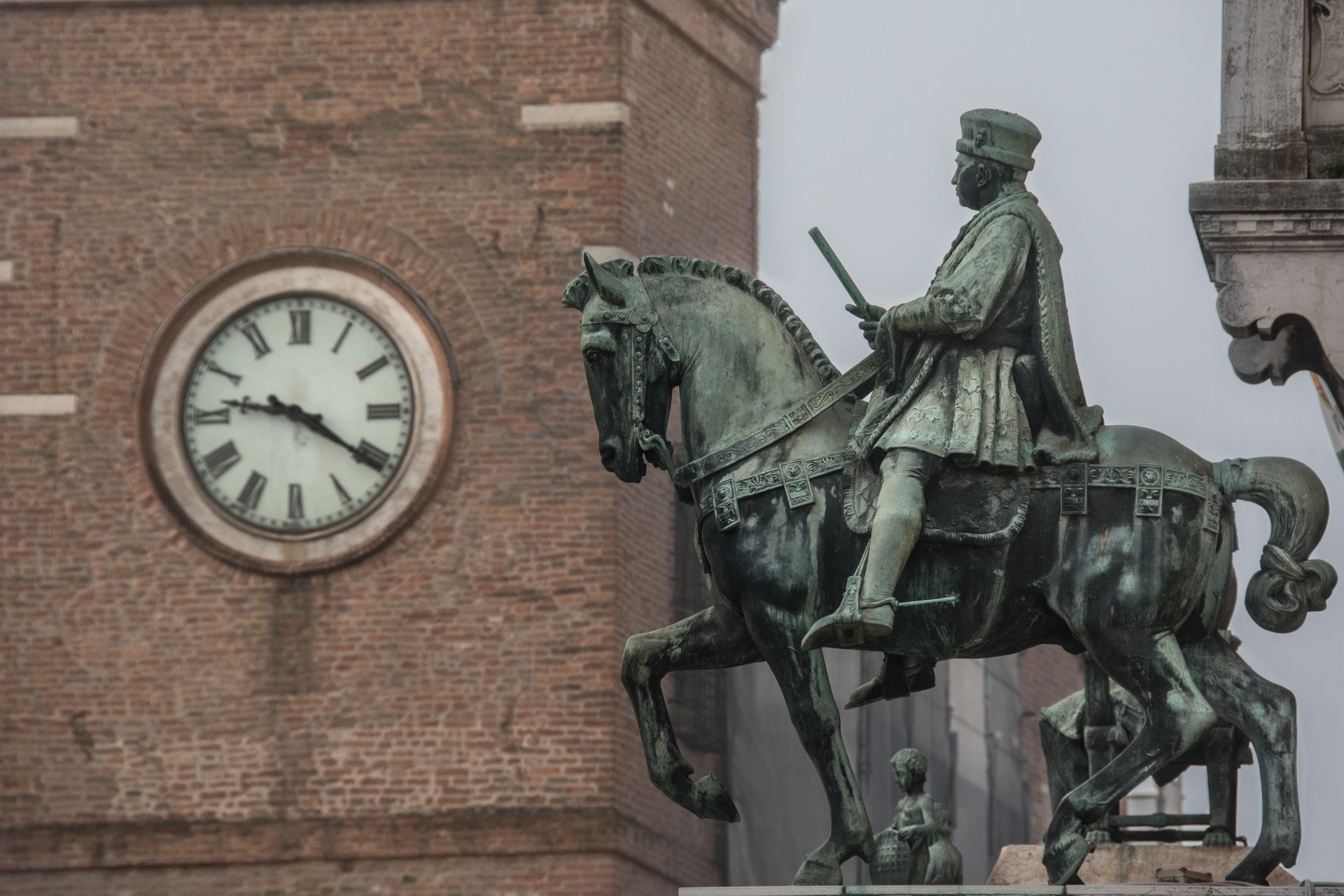 Statua equestre di Niccolò III, Palazzo Municipale, Ferrara
