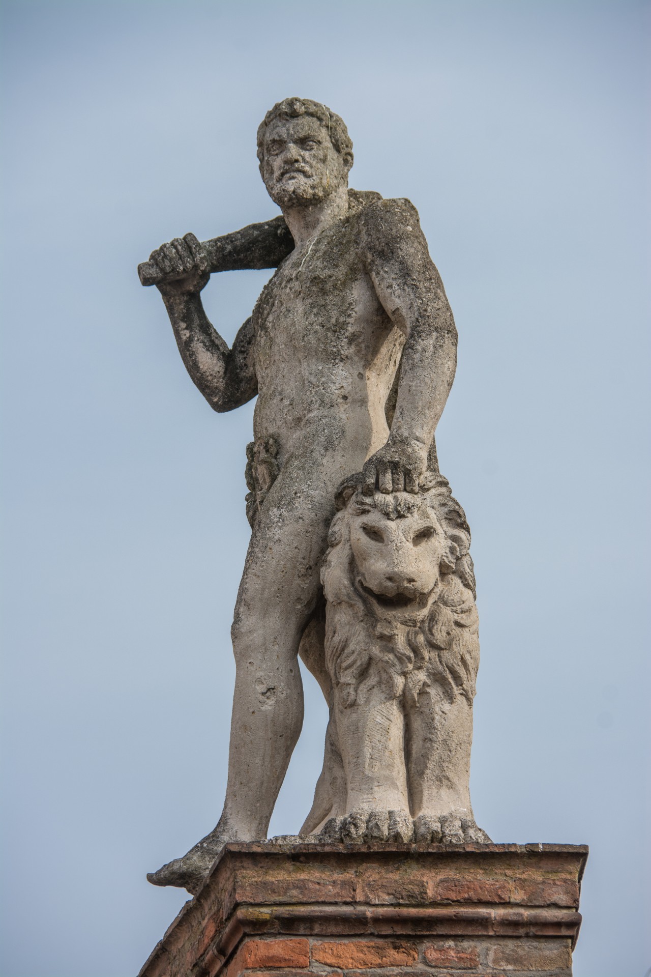 Statua in Corso Ercole I d’Este, Ferrara