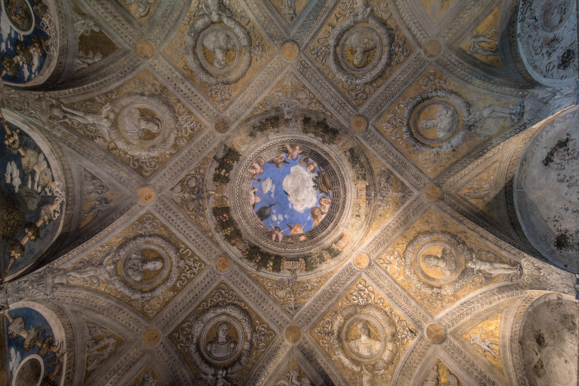 Camera degli Sposi. Andrea Mantegna, Castello di San Giorgio. Mantova