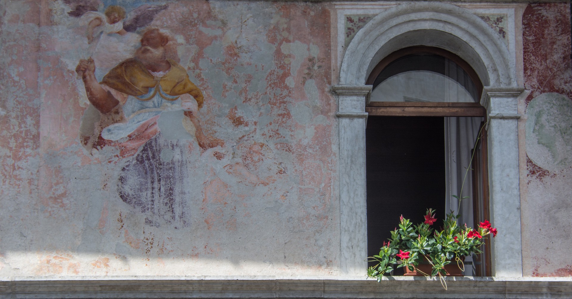 Palazzo Crico-Tauro. Particolare. Piazzetta Trento-Trieste. Feltre