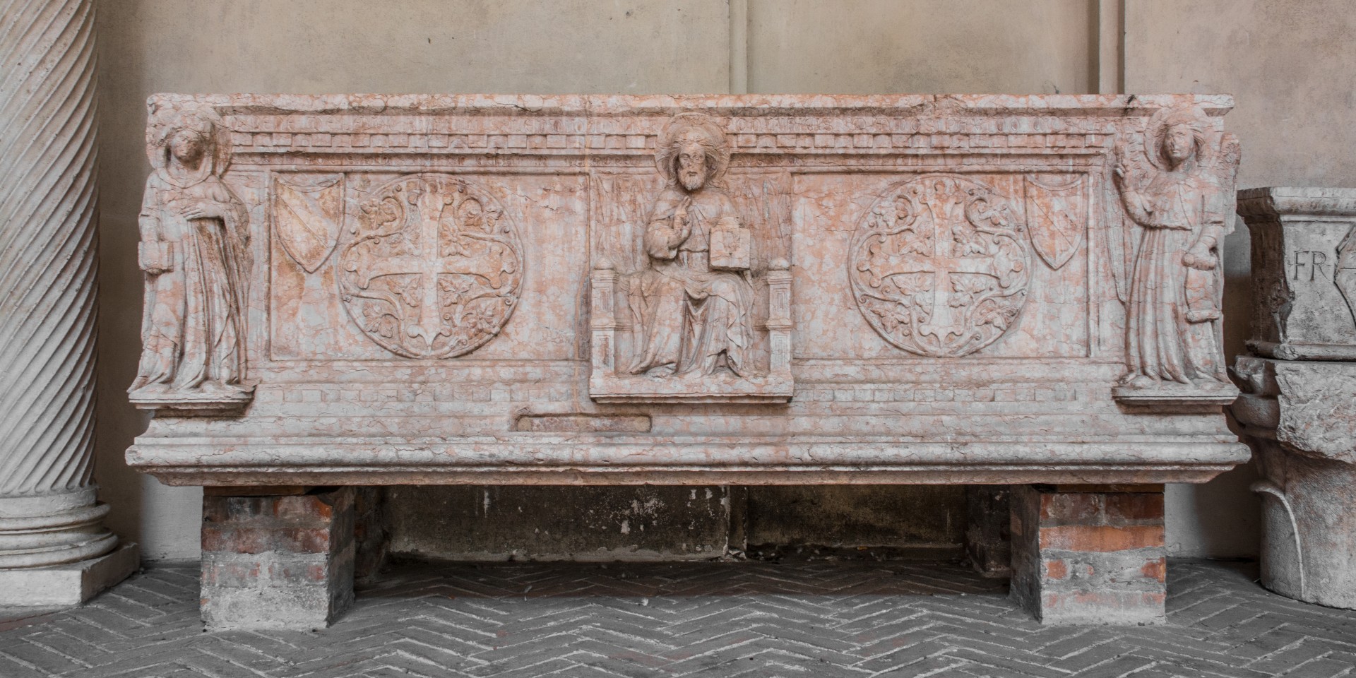 Sarcofago, Palazzo Ducale, Mantova