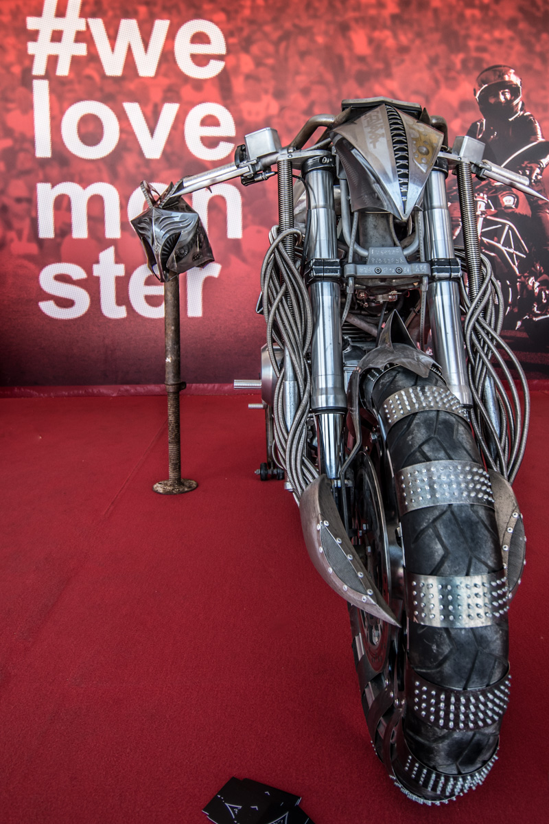 Apophis 99942 by Luca il Grezzo Lamperti di Raw Bike Factory. Progetto custom Ducati Monster. Decorazioni by Lorenzo DOX Dossena, WDW 2018, Misano