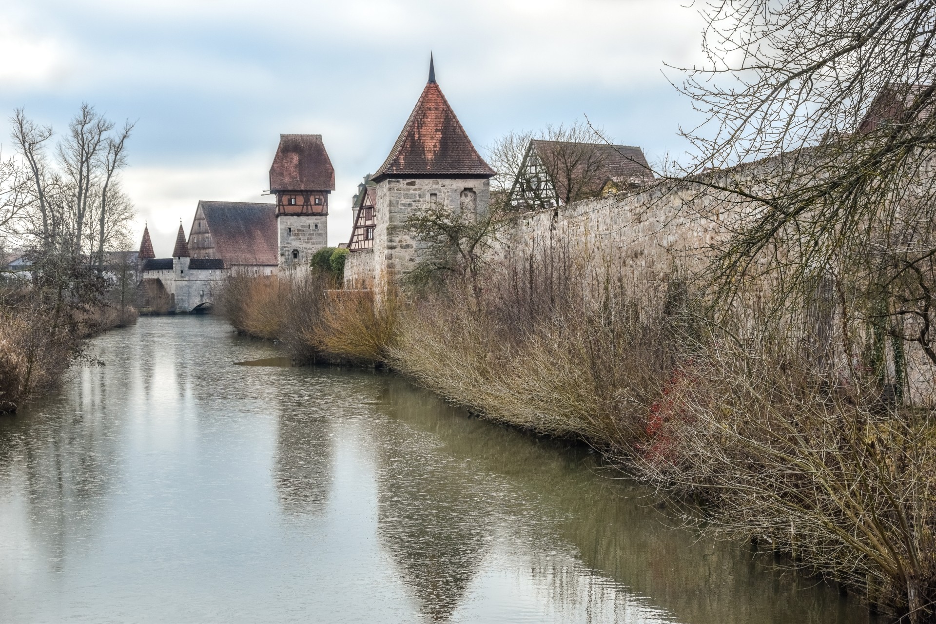 La cinta muraria di Dinkelsbühl. Baviera, Germania