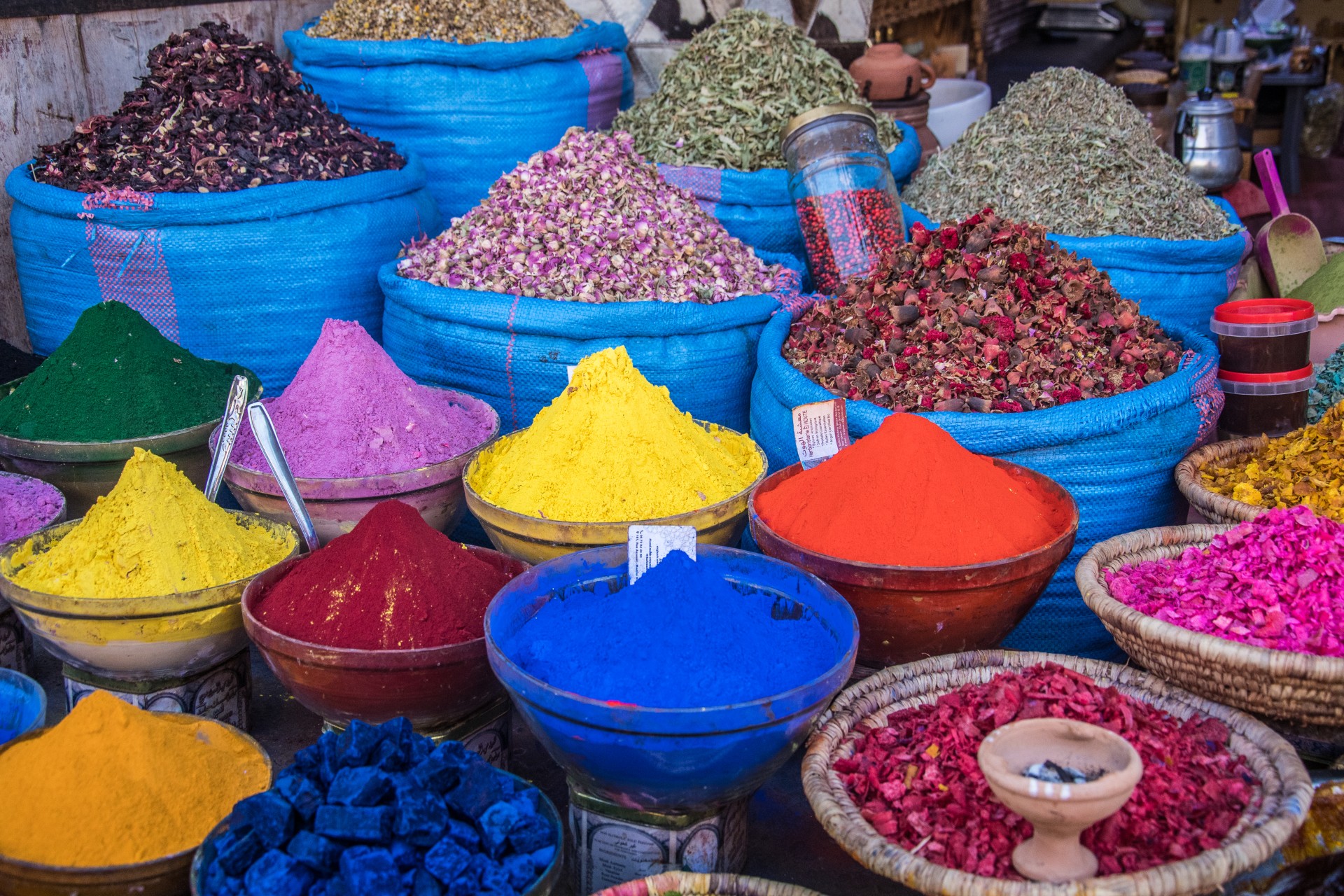 Spezie in un’erboristeria di Marrakech, Marocco