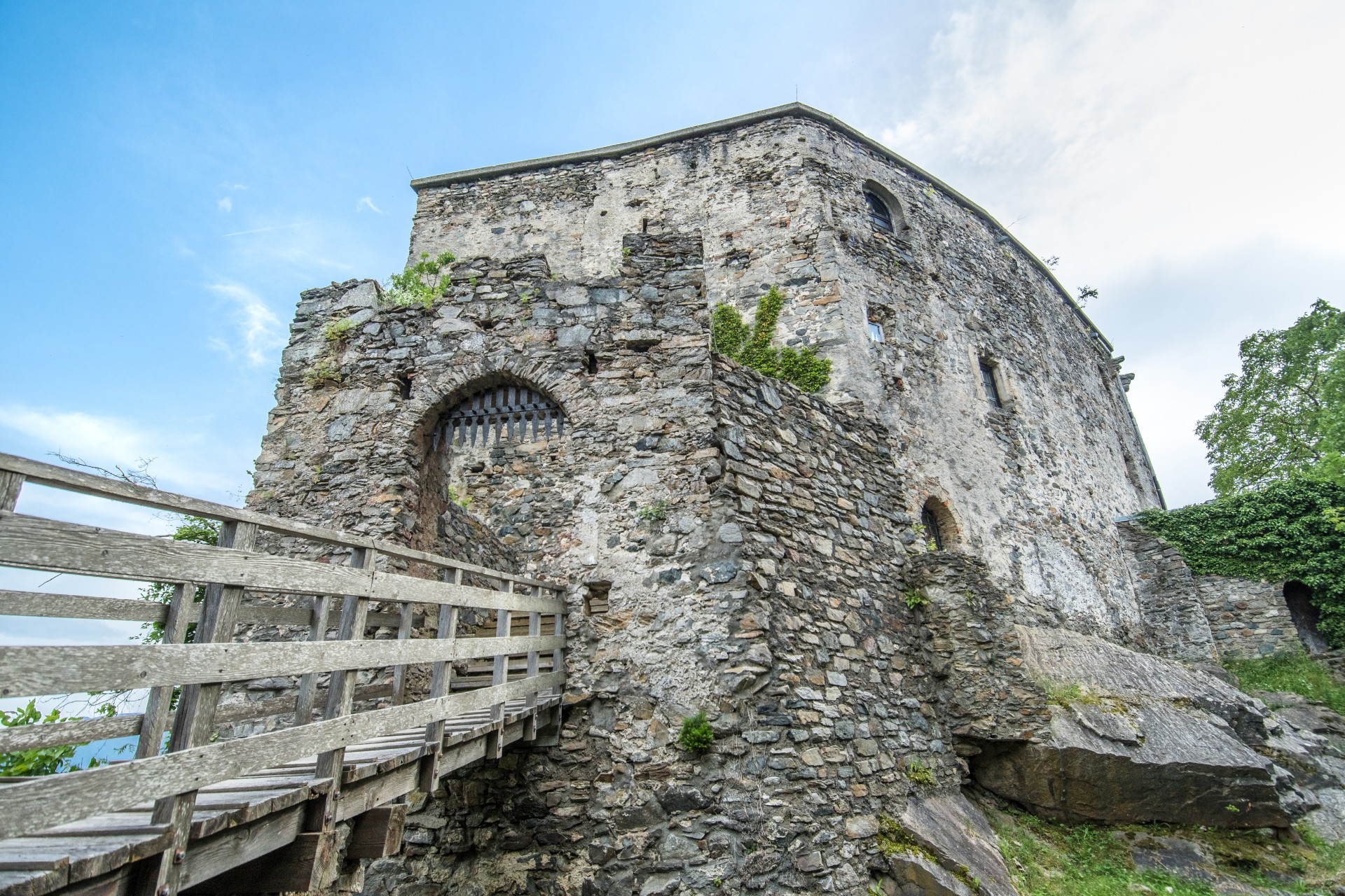Le severe architetture di Burg Sommeregg, Millstätter See, Carinzia