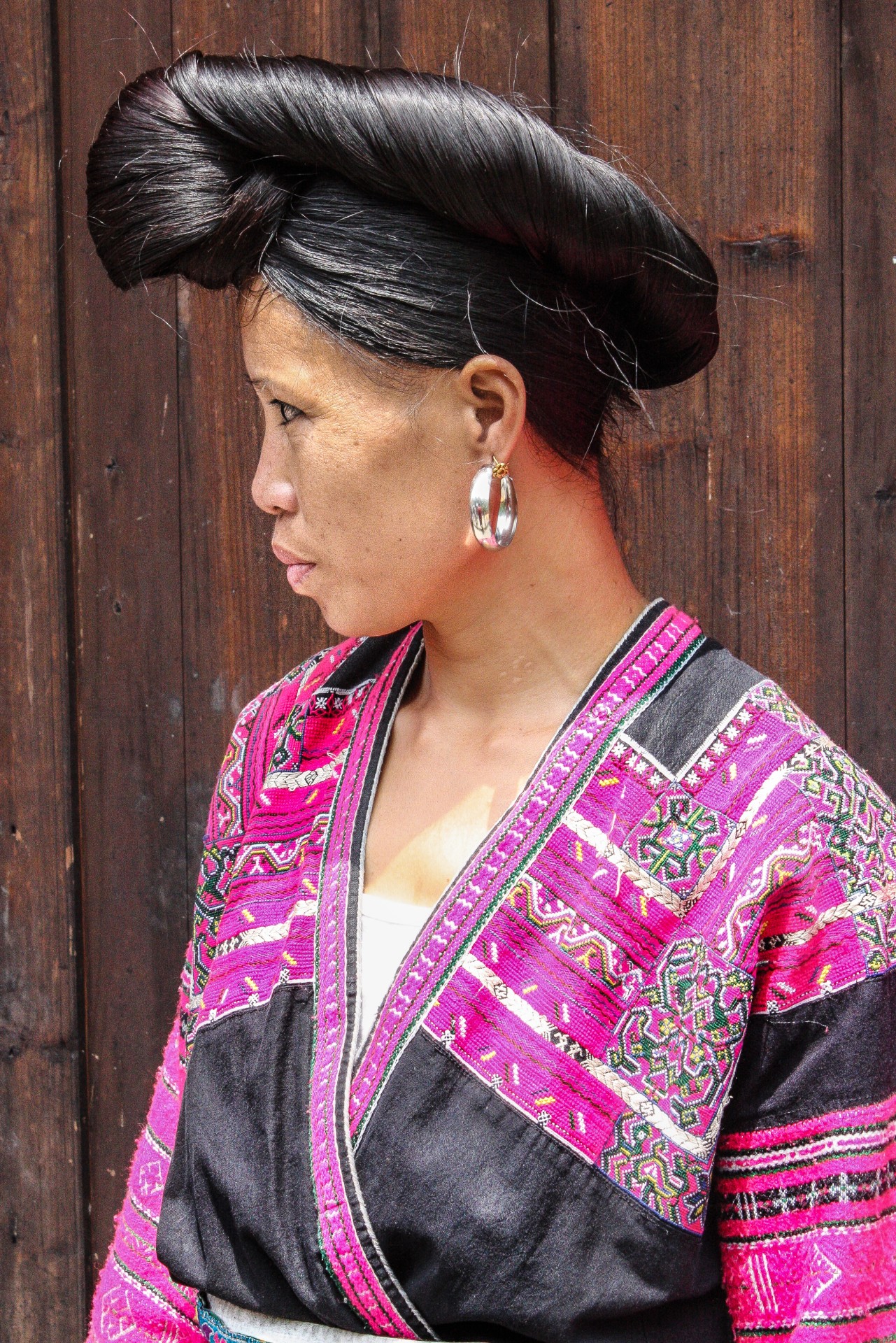 Una donna dell’etnia Yao con i suoi lunghissimi capelli. Provincia del Guangxi, Cina Meridionale