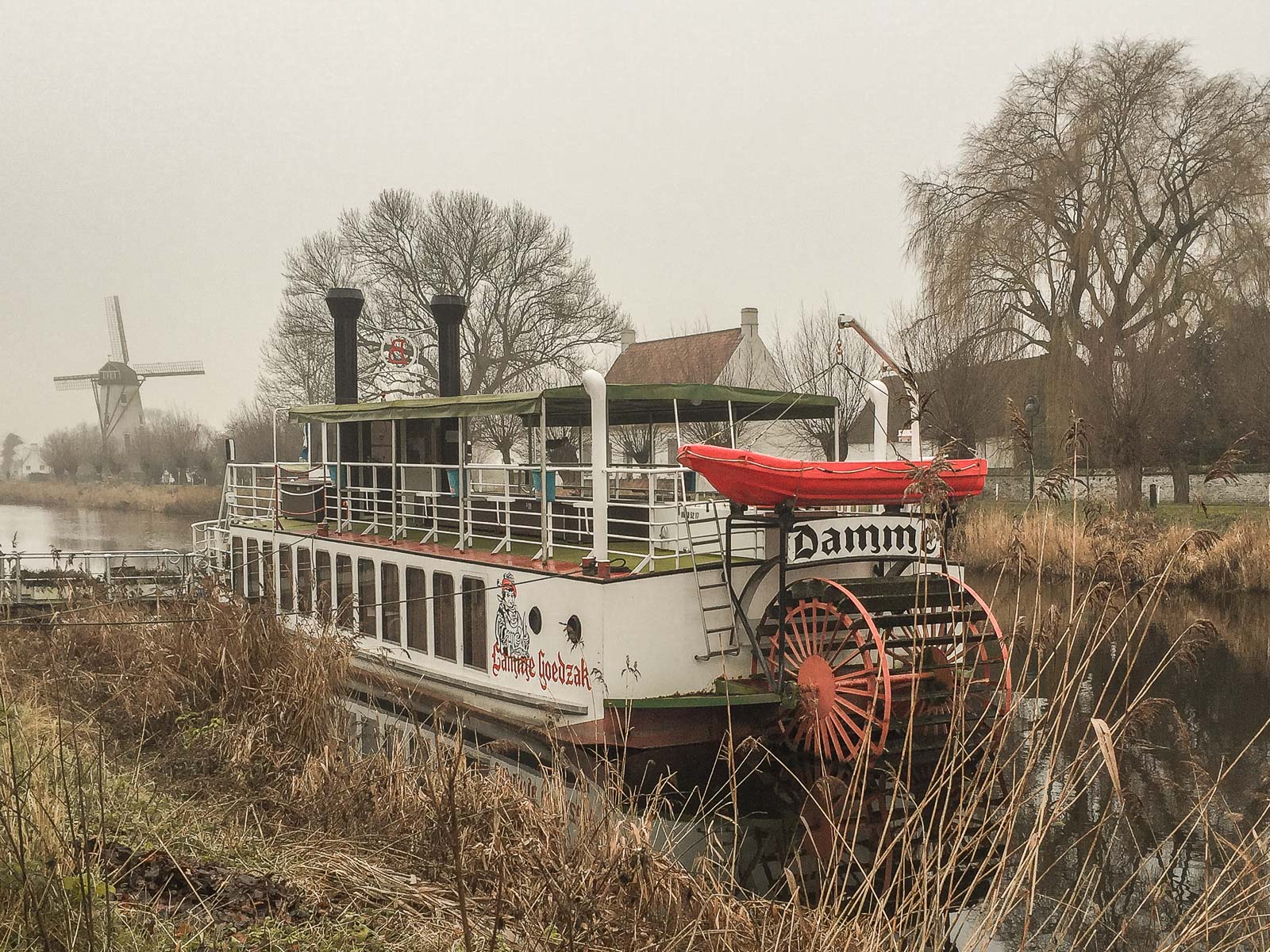 Su un canale di Damme, Belgio