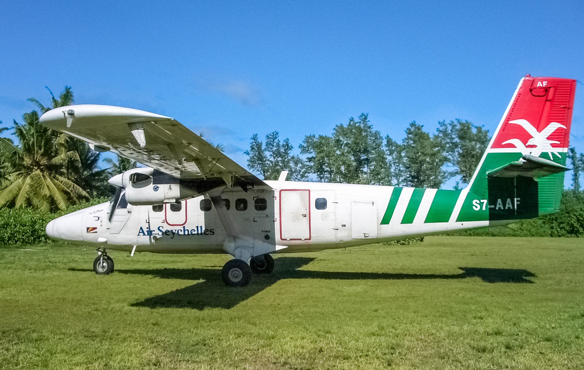 Il piccolo aereo per la tratta dall’isola di Mahe a Bird Island, Seychelles.