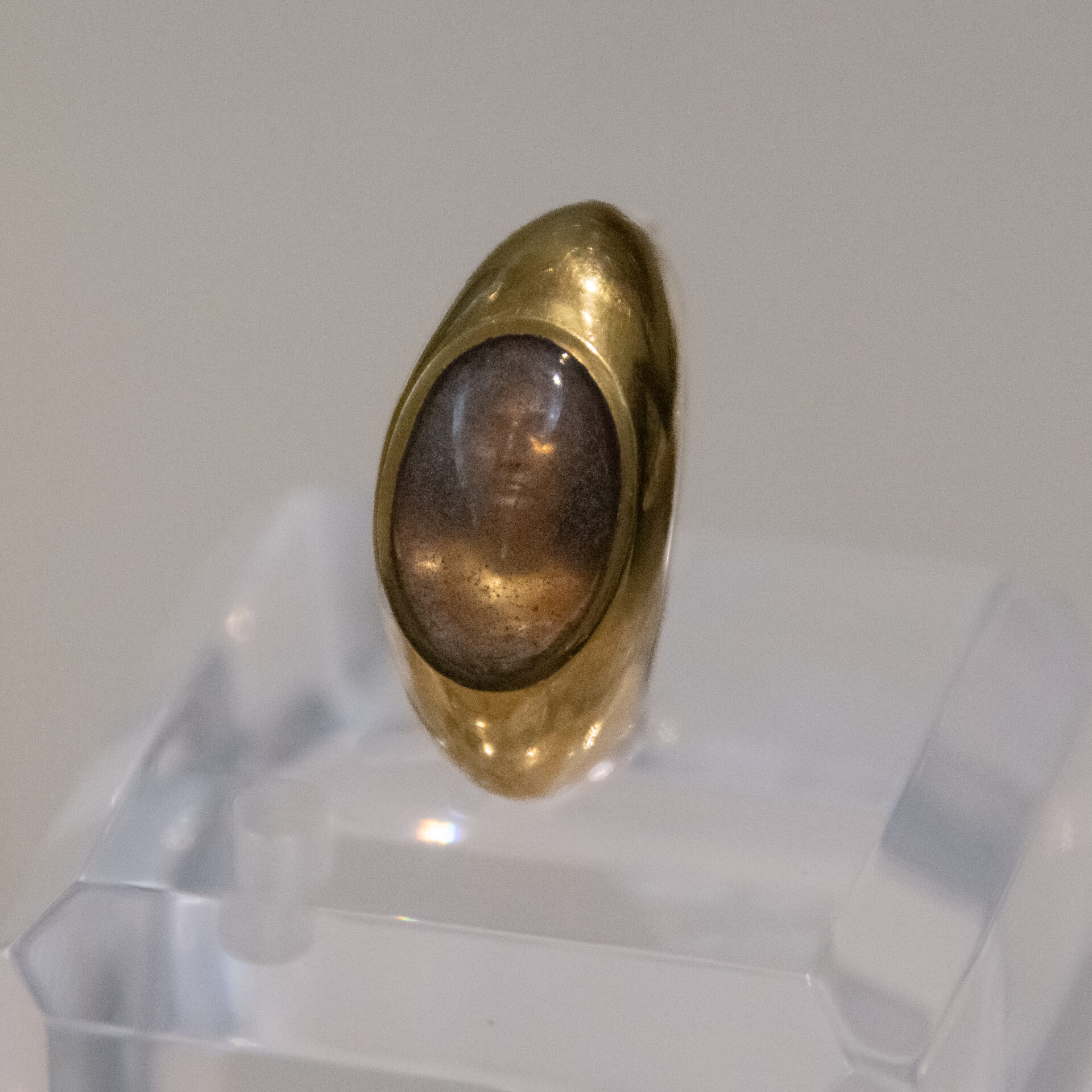 L’anello di Carvilio. Il volto nel cristallo di rocca