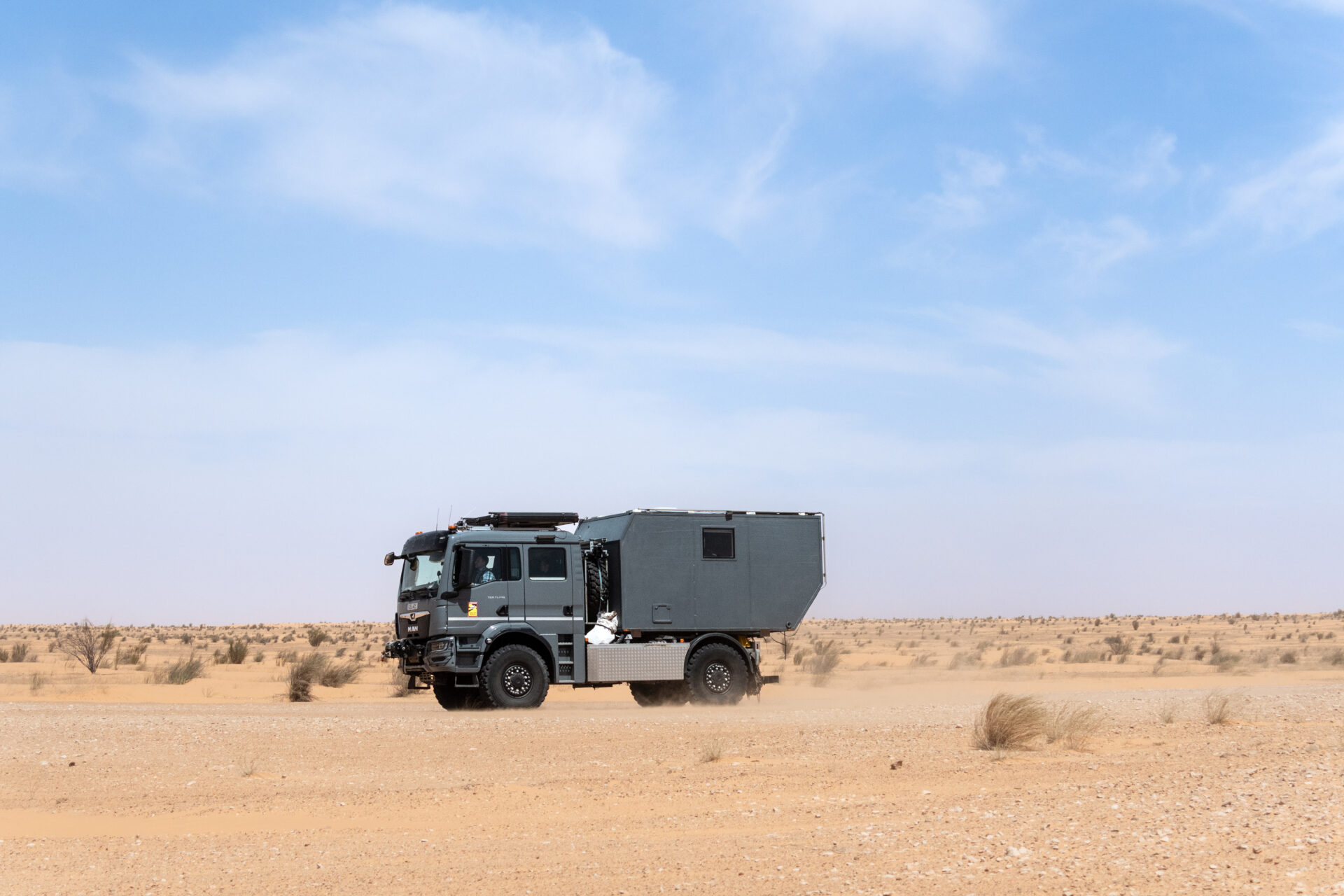 Incontri nel deserto. Verso Tembaine. Tunisia
