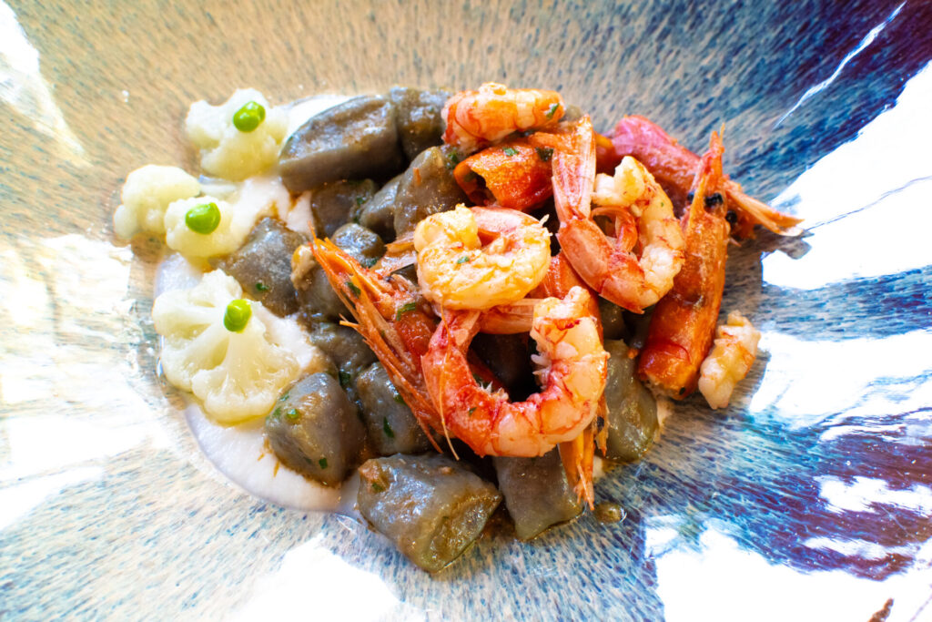 Gnocchi di patate viola con gamberi