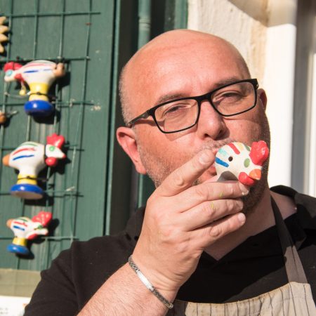 Il cuccù di Matera - Il maestro artigiano Mario Daddiego con il cuccù, il Bottegaccio. Matera, Basilicata