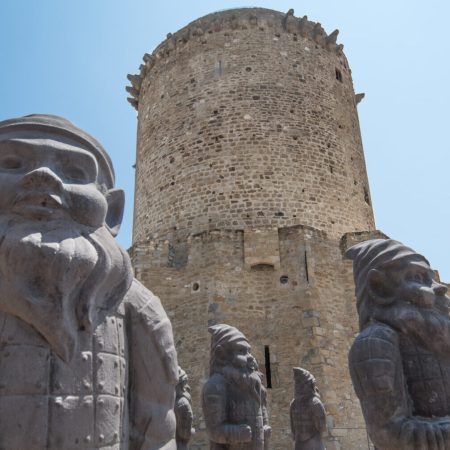 Il Crepuscolo dei Nani, Installazione dell’artista Max Papeschi, San Mauro Forte
