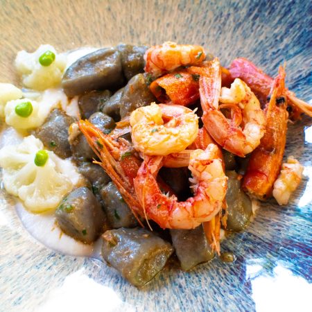 Gnocchi di patate viola con gamberi